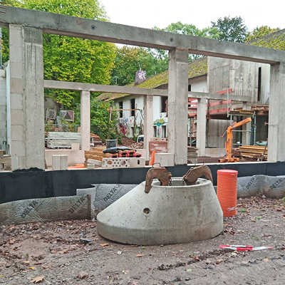 Die Errichtung des künftigen Mehrzweckraums ist ein Schwerpunkt der Erneuerung der Egbert-Grundschule. Foto: Hochbauamt